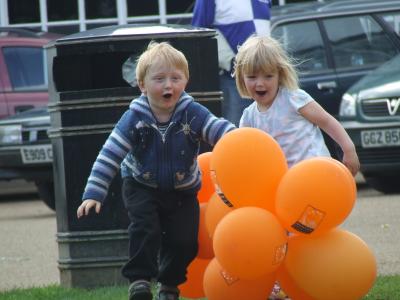 Chasing balloons at Fringe Sunday 2009 (credit: Martin Bisknell)