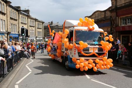 Buxton Fringe Carnival 2012 (credit Ian J Parkes)
